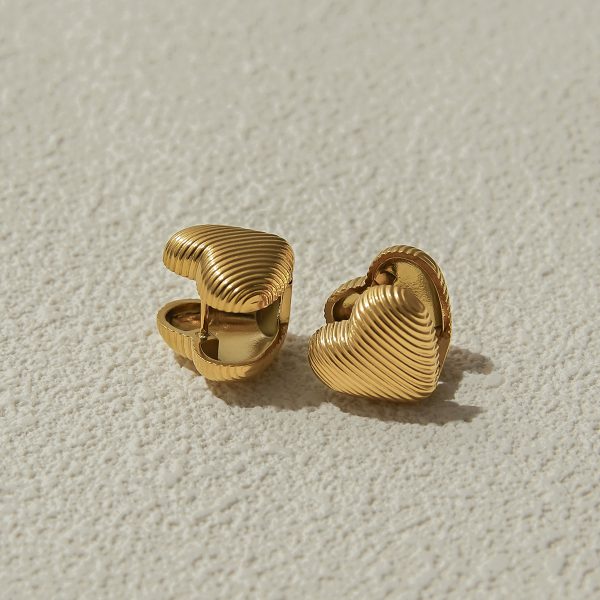 J&D Stainless Steel 18K Gold Plated Tarnish Free Waterproof Classic Rib Heart Stud Earrings